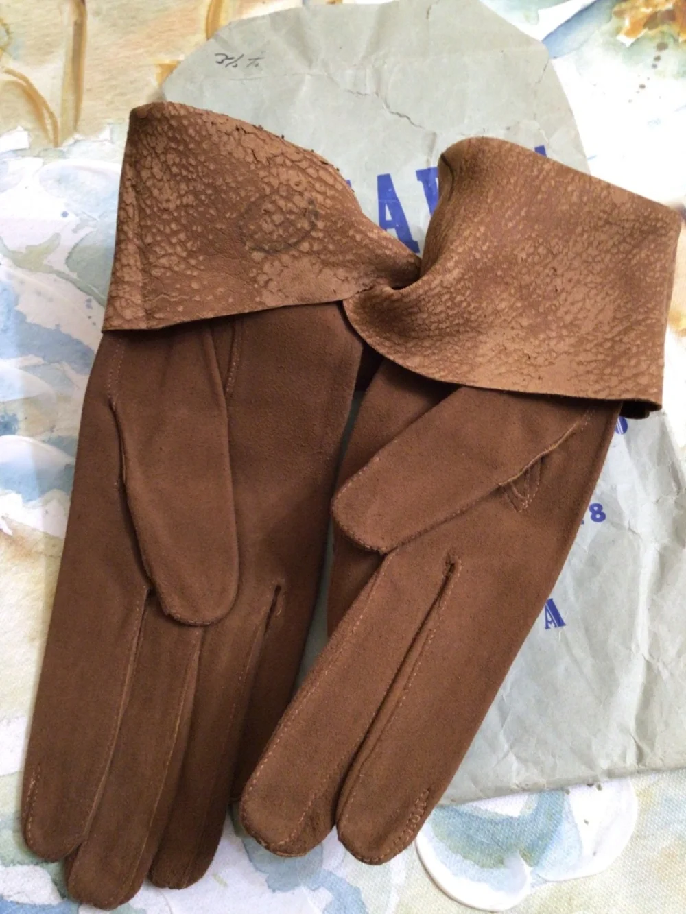 Vintage Womens Brown Suede Gloves Mid Length